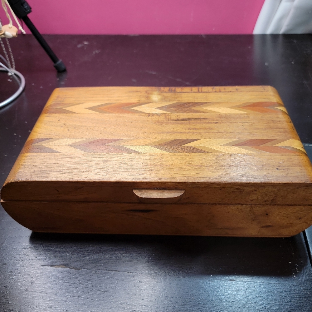 Vintage Wooden inlayed jewelry box 10-3/4" x6"x3"